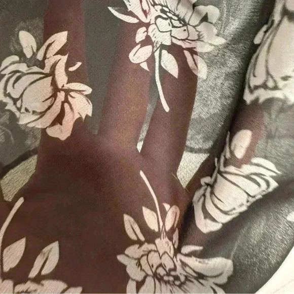 Sheer Kimono Floral Black & White Size  Medium / Large - Picture 2 of 16